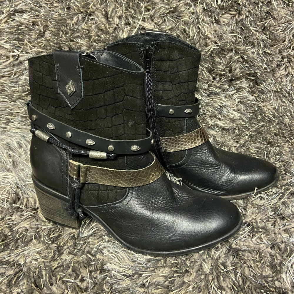 Boots - Size 9